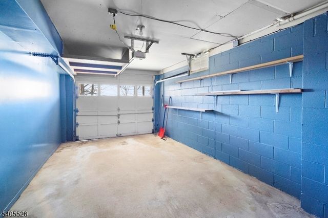 5 Deer Run Dr, High Bridge Boro, NJ 08829