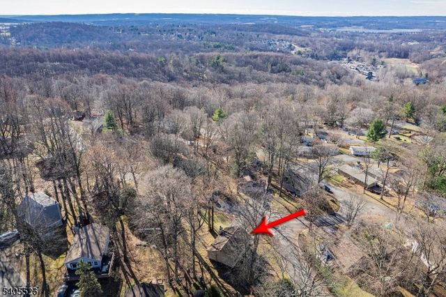 5 Deer Run Dr, High Bridge Boro, NJ 08829