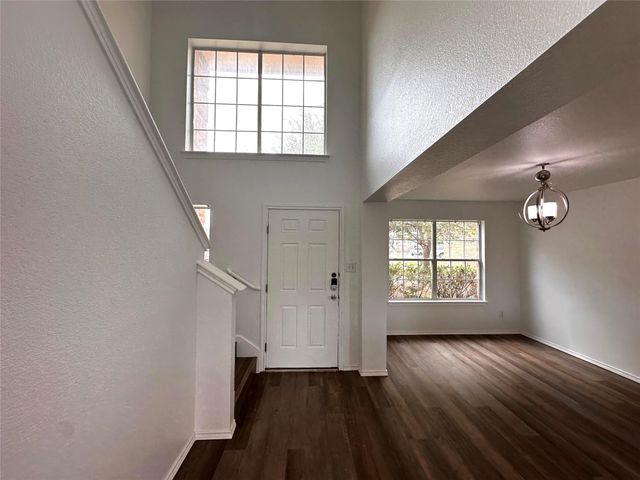 722 Lavaca LOOP, Elgin, TX 78621
