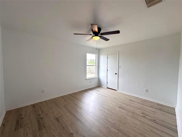 722 Lavaca LOOP, Elgin, TX 78621