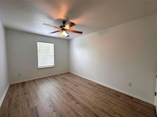 722 Lavaca LOOP, Elgin, TX 78621