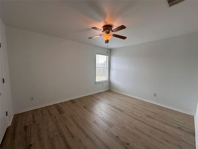 722 Lavaca LOOP, Elgin, TX 78621