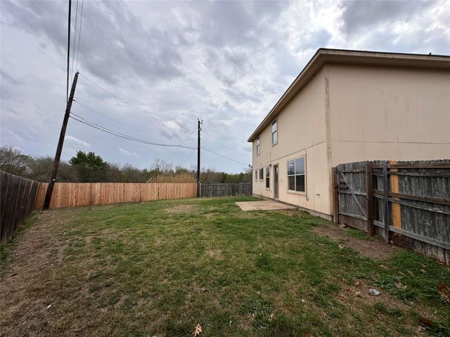 722 Lavaca LOOP, Elgin, TX 78621