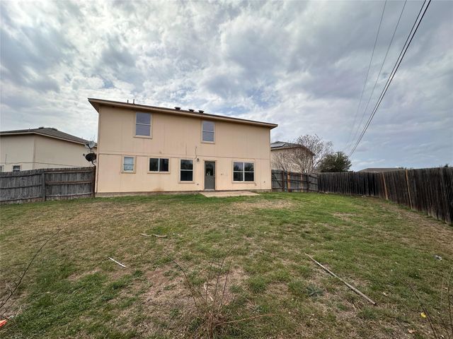 722 Lavaca LOOP, Elgin, TX 78621