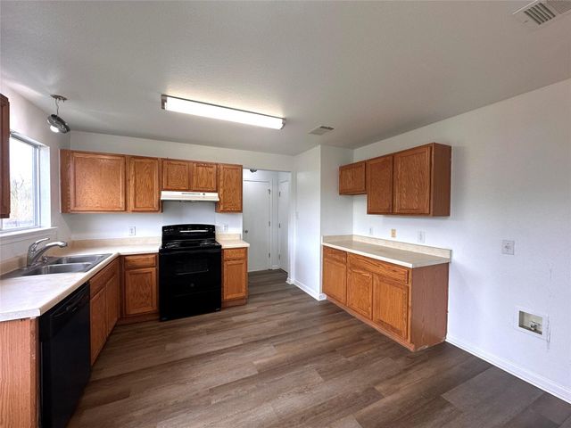722 Lavaca LOOP, Elgin, TX 78621