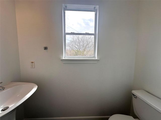 722 Lavaca LOOP, Elgin, TX 78621