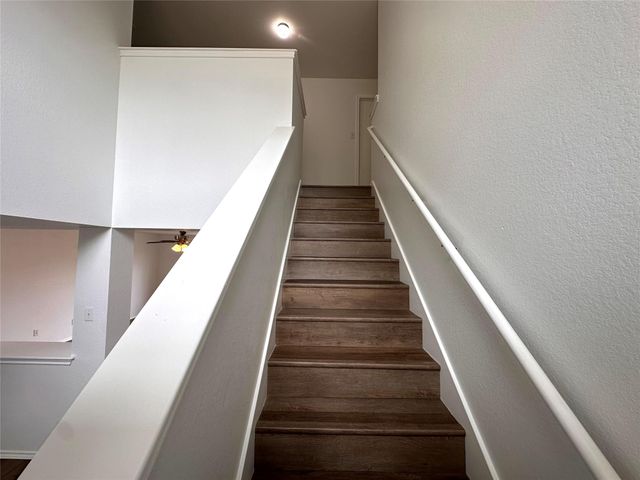 722 Lavaca LOOP, Elgin, TX 78621