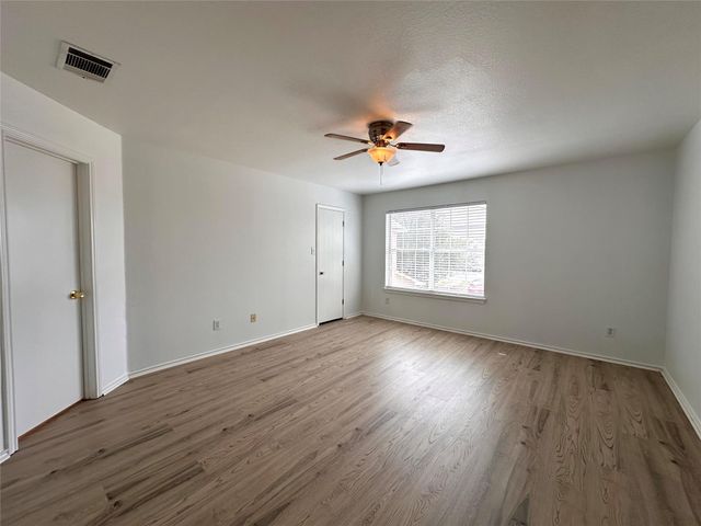 722 Lavaca LOOP, Elgin, TX 78621