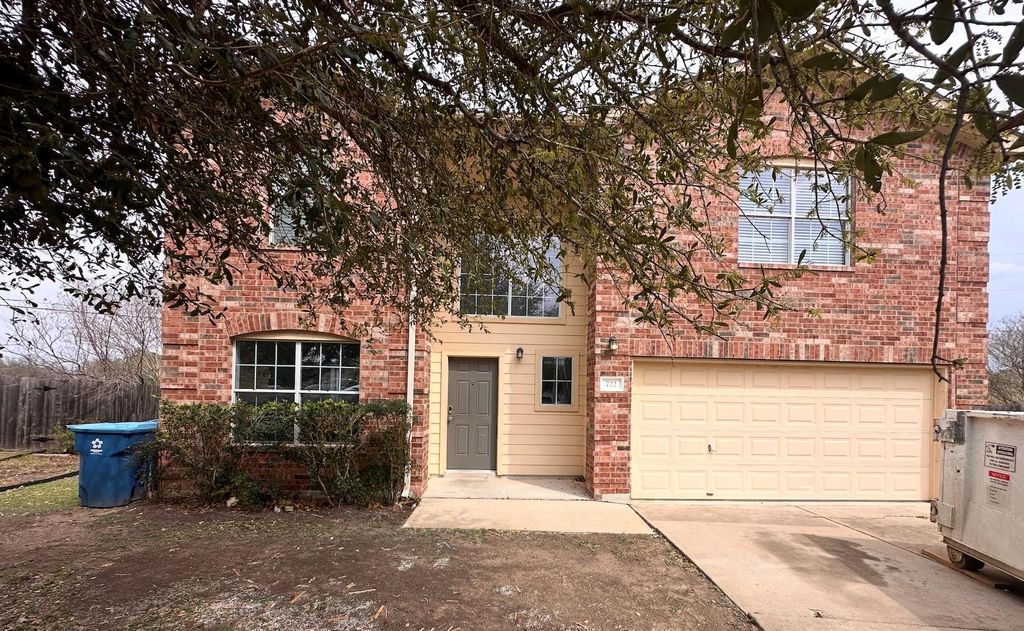 722 Lavaca LOOP, Elgin, TX 78621