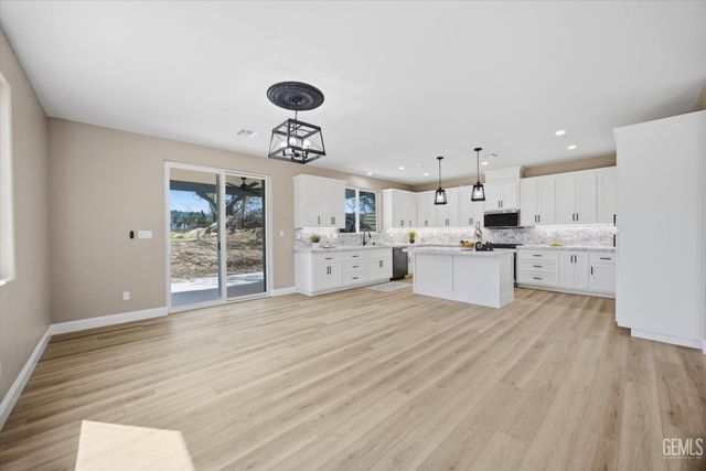 28840 Birkdale Court, Tehachapi, CA 93561