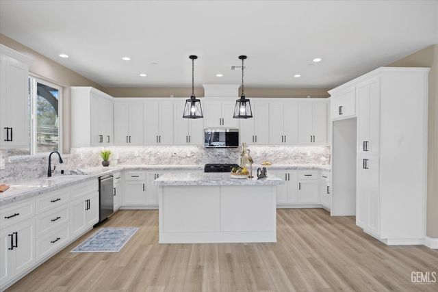 28840 Birkdale Court, Tehachapi, CA 93561
