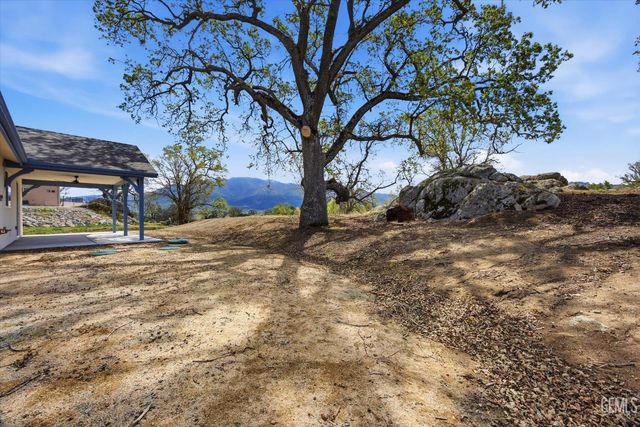 28840 Birkdale Court, Tehachapi, CA 93561