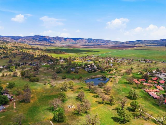 28840 Birkdale Court, Tehachapi, CA 93561