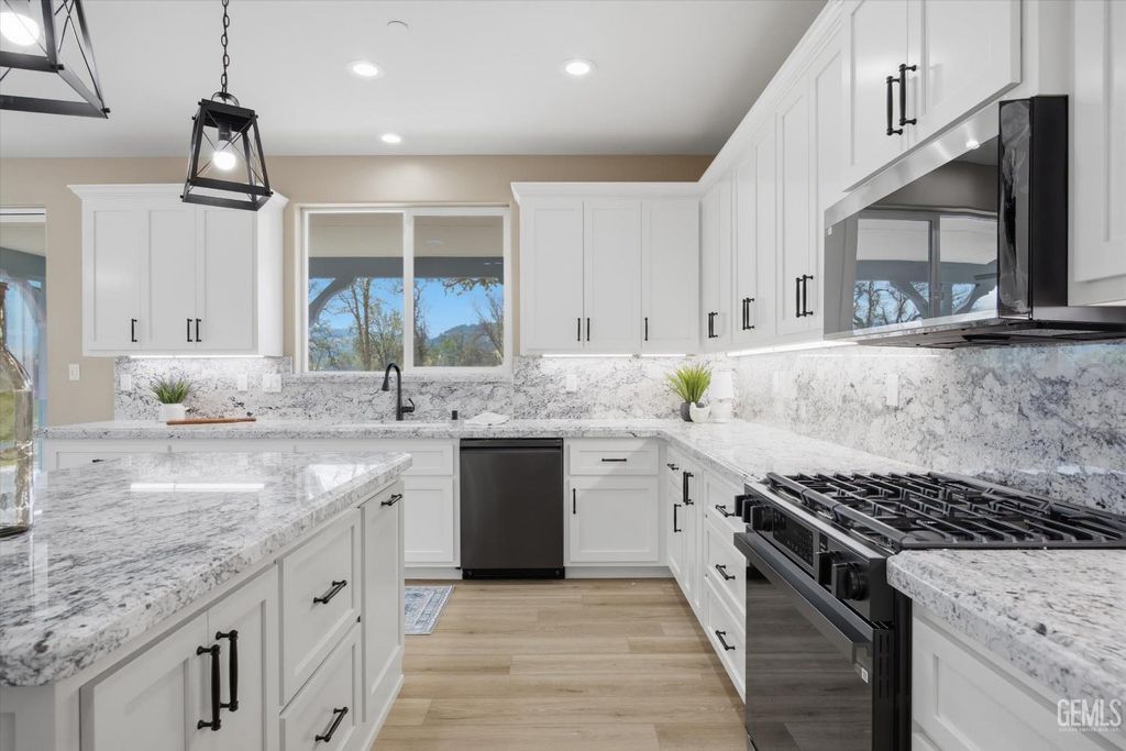 28840 Birkdale Court, Tehachapi, CA 93561