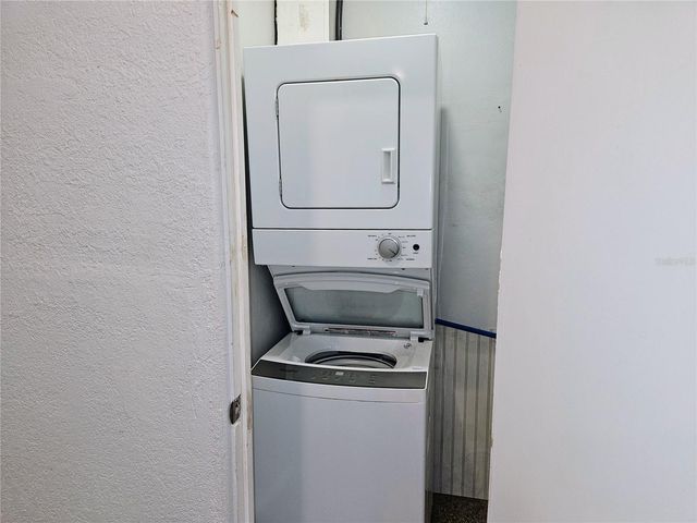 6801 48TH AVENUE N B, St Petersburg, FL 33709