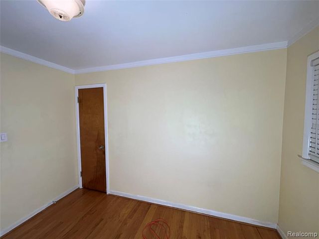 28404 Alger Boulevard, Madison Heights, MI 48071