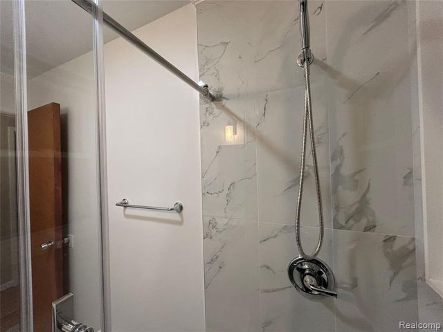 28404 Alger Boulevard, Madison Heights, MI 48071