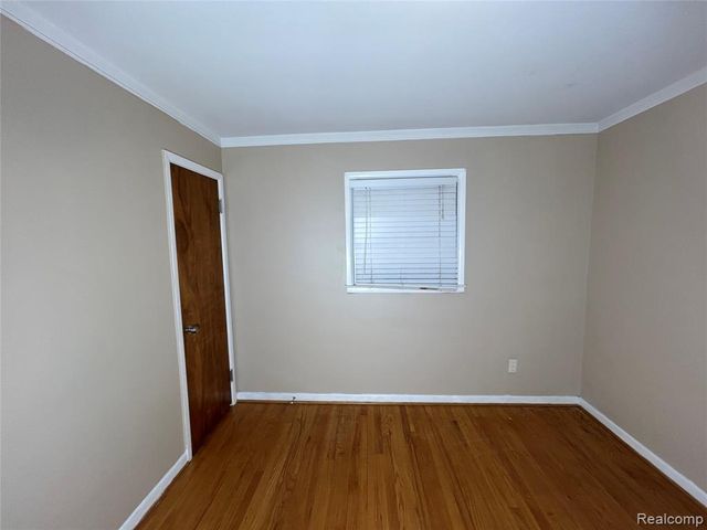 28404 Alger Boulevard, Madison Heights, MI 48071