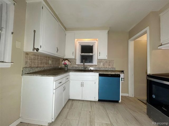 28404 Alger Boulevard, Madison Heights, MI 48071