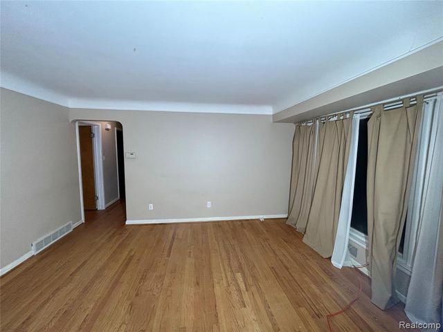 28404 Alger Boulevard, Madison Heights, MI 48071