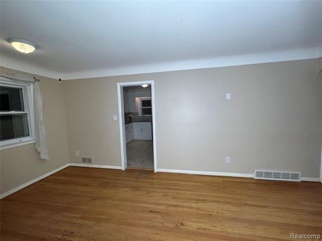 28404 Alger Boulevard, Madison Heights, MI 48071