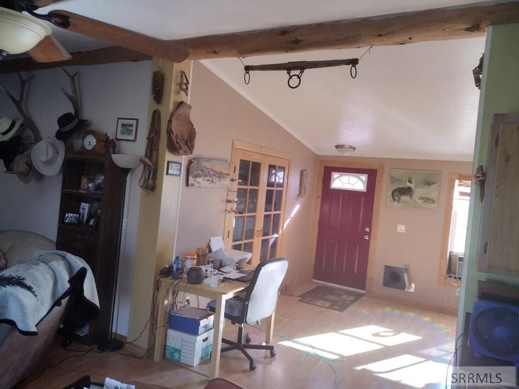 Image 10 of property listing at 3195 N 3350 W, Moore, ID 83255