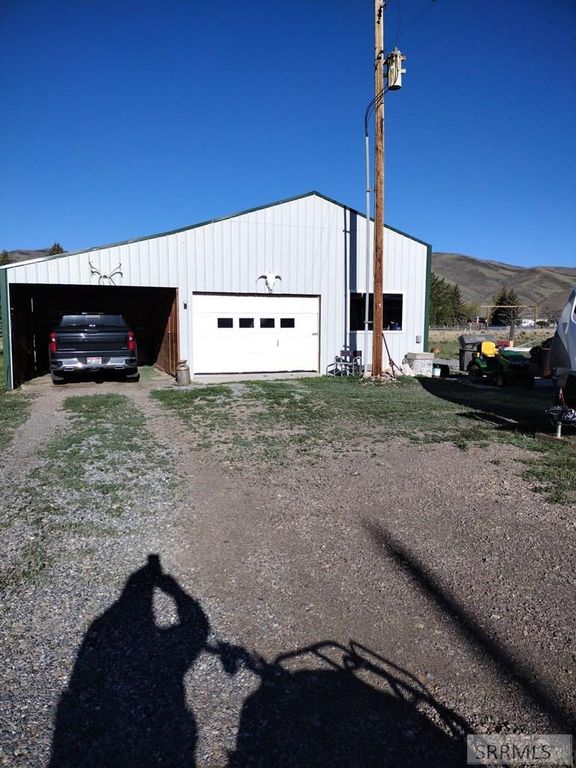 Image 20 of property listing at 3195 N 3350 W, Moore, ID 83255