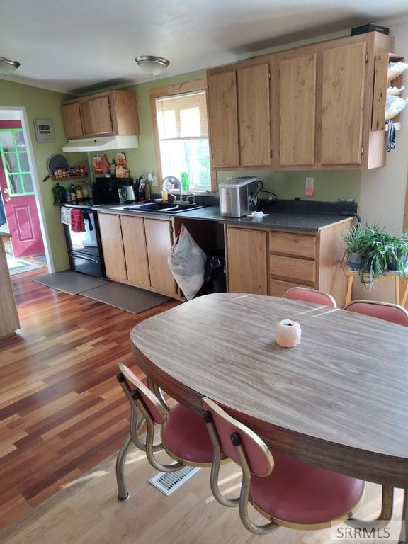 Image 4 of property listing at 3195 N 3350 W, Moore, ID 83255