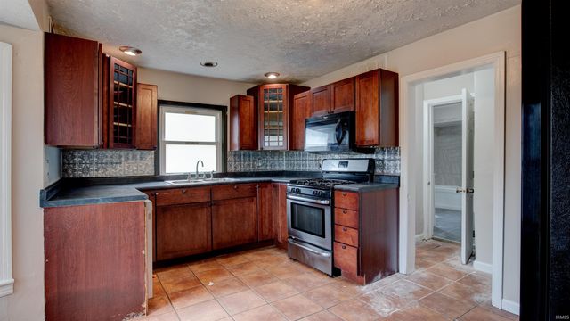 232 Fernwood Drive, Evansville, IN 47711