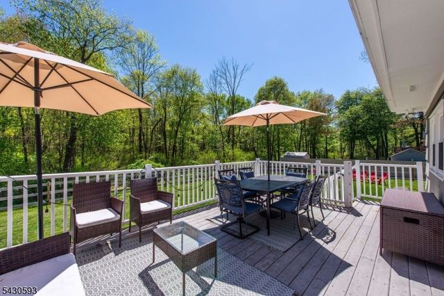 87 Oakdale Rd, Chester Boro, NJ 07930