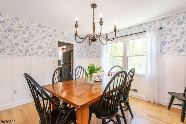 87 Oakdale Rd, Chester Boro, NJ 07930