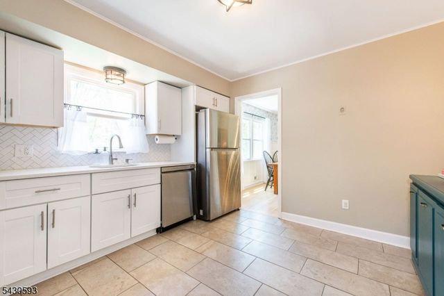 87 Oakdale Rd, Chester Boro, NJ 07930