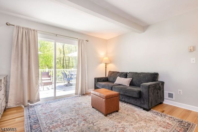 87 Oakdale Rd, Chester Boro, NJ 07930