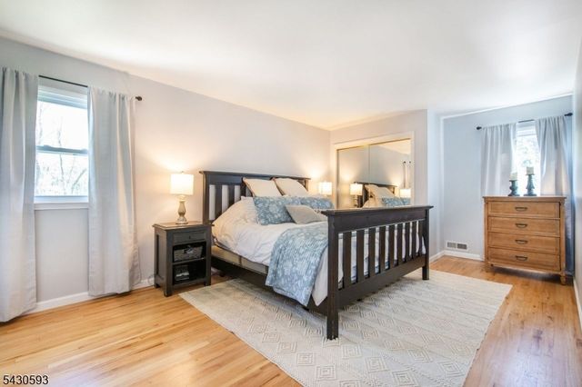 87 Oakdale Rd, Chester Boro, NJ 07930