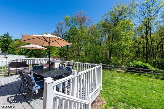 87 Oakdale Rd, Chester Boro, NJ 07930