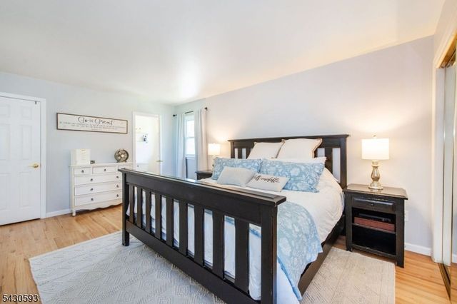 87 Oakdale Rd, Chester Boro, NJ 07930