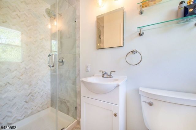87 Oakdale Rd, Chester Boro, NJ 07930