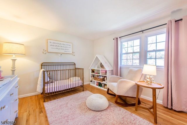 87 Oakdale Rd, Chester Boro, NJ 07930