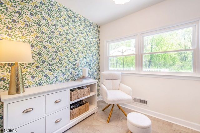 87 Oakdale Rd, Chester Boro, NJ 07930