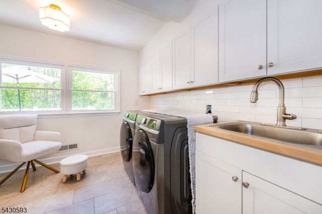 87 Oakdale Rd, Chester Boro, NJ 07930