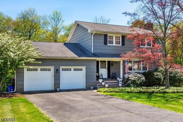 87 Oakdale Rd, Chester Boro, NJ 07930