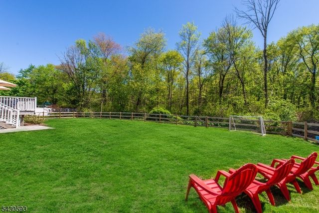 87 Oakdale Rd, Chester Boro, NJ 07930