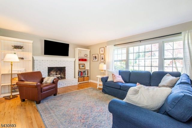 87 Oakdale Rd, Chester Boro, NJ 07930