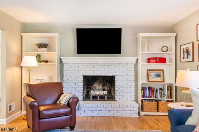 87 Oakdale Rd, Chester Boro, NJ 07930