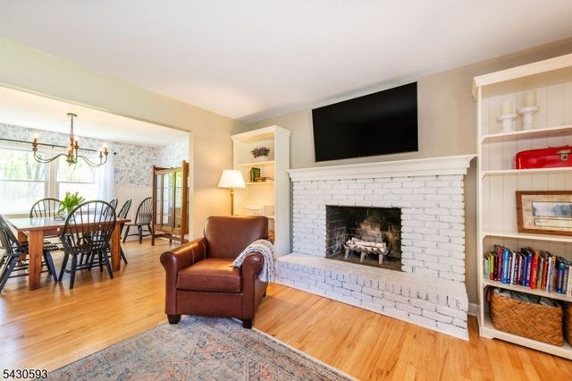 87 Oakdale Rd, Chester Boro, NJ 07930