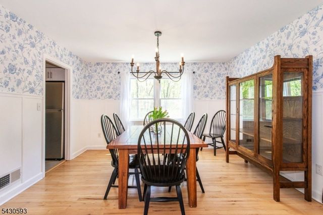 87 Oakdale Rd, Chester Boro, NJ 07930