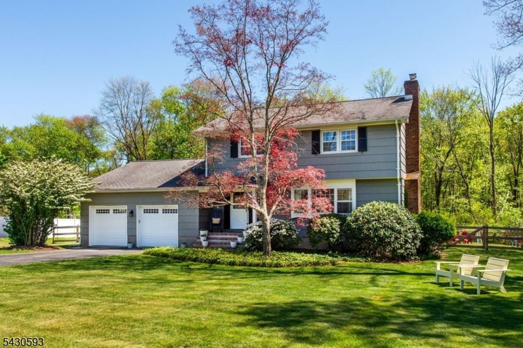 87 Oakdale Rd, Chester Boro, NJ 07930