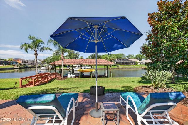 8 OLD OAK Drive N, Palm Coast, FL 32137