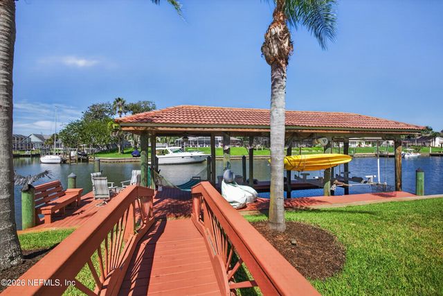 8 OLD OAK Drive N, Palm Coast, FL 32137