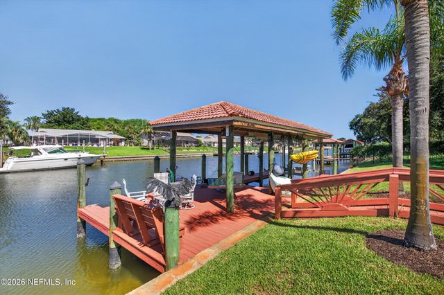 8 OLD OAK Drive N, Palm Coast, FL 32137